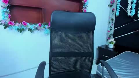 mirabella_miller online show from November 13, 12:15 pm