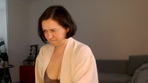 Meera online show from April 17, 3:04 pm