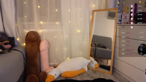 Snapshot of mirafalls chatting on December 19, 7:29 am Mira online show from December 19, 7:29 am