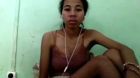 Snapshot of mirah881 chatting on September 19, 7:10 am mirah881 online show from September 19, 7:10 am