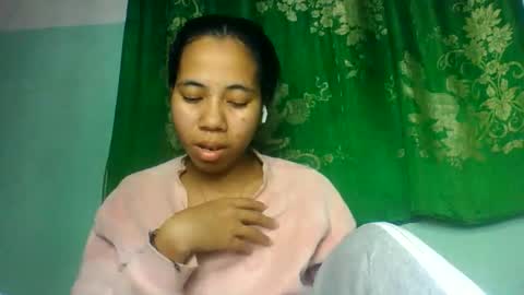 Snapshot of mirah881 chatting on June 9, 6:19 pm mirah881 online show from June 9, 6:19 pm