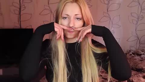 Snapshot of mirahardmanxx chatting on March 10, 11:53 am Happy New Year  online show from March 10, 11:53 am