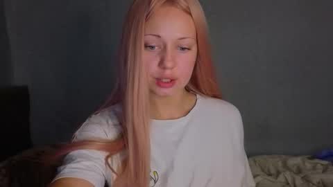 Snapshot of mirahardmanxx chatting on October 12, 1:37 am Happy New Year  online show from October 12, 1:37 am