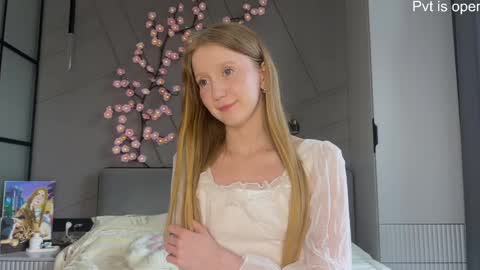 Snapshot of mirajuicyjune chatting on May 29, 4:32 am Mira online show from May 29, 4:32 am