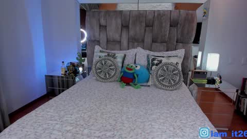 Snapshot of mirandacollins_ chatting on January 4, 1:21 am Miranda online show from January 4, 1:21 am