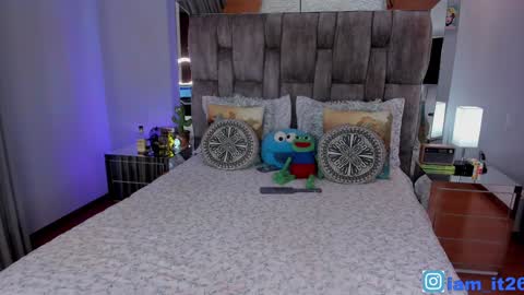 Snapshot of mirandacollins_ chatting on February 3, 1:30 am Miranda online show from February 3, 1:30 am