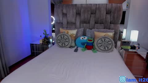 Snapshot of mirandacollins_ chatting on February 9, 2:17 am Miranda online show from February 9, 2:17 am