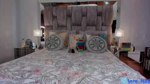 Snapshot of mirandacollins_ chatting on September 15, 11:49 pm Miranda online show from September 15, 11:49 pm