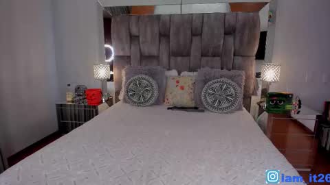 Snapshot of mirandacollins_ chatting on October 14, 11:38 pm Miranda online show from October 14, 11:38 pm