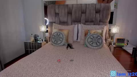 Snapshot of mirandacollins_ chatting on November 2, 1:19 am Miranda online show from November 2, 1:19 am