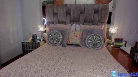 Snapshot of mirandacollins_ chatting on November 22, 12:31 am Miranda online show from November 22, 12:31 am