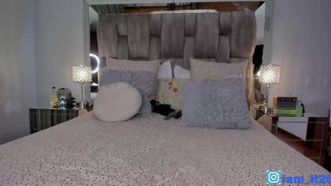 Snapshot of mirandacollins_ chatting on May 15, 11:34 pm Miranda online show from May 15, 11:34 pm