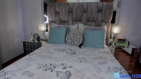 Snapshot of mirandacollins_ chatting on May 24, 1:54 am Miranda online show from May 24, 1:54 am