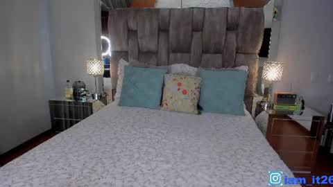 Snapshot of mirandacollins_ chatting on June 16, 1:30 am Miranda online show from June 16, 1:30 am