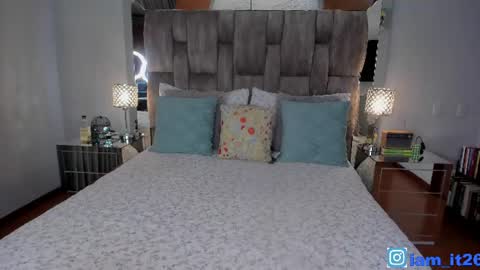 Snapshot of mirandacollins_ chatting on June 17, 2:03 am Miranda online show from June 17, 2:03 am