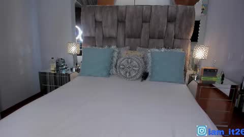 Snapshot of mirandacollins_ chatting on June 30, 2:23 am Miranda online show from June 30, 2:23 am
