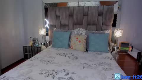 Snapshot of mirandacollins_ chatting on July 21, 12:46 am Miranda online show from July 21, 12:46 am