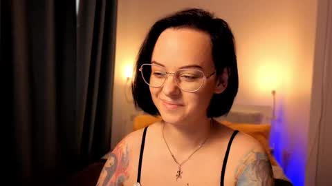 Snapshot of miraskyy chatting on October 3, 2:58 pm MiraSkyy online show from October 3, 2:58 pm