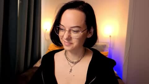 Snapshot of miraskyy chatting on October 6, 2:36 pm MiraSkyy online show from October 6, 2:36 pm