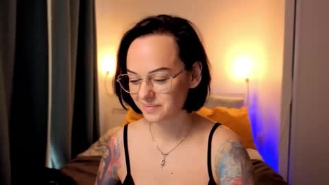 Snapshot of miraskyy chatting on October 7, 2:36 pm MiraSkyy online show from October 7, 2:36 pm
