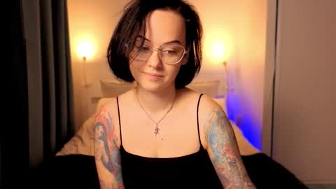 Snapshot of miraskyy chatting on October 21, 6:30 pm MiraSkyy online show from October 21, 6:30 pm