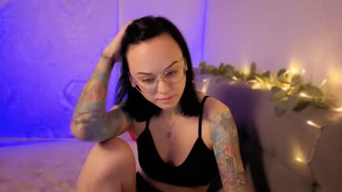 Snapshot of miraskyy chatting on May 27, 4:37 pm MiraSkyy online show from May 27, 4:37 pm