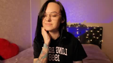 Snapshot of miraskyy chatting on June 25, 10:36 pm MiraSkyy online show from June 25, 10:36 pm