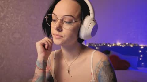 Snapshot of miraskyy chatting on August 1, 7:02 pm MiraSkyy online show from August 1, 7:02 pm