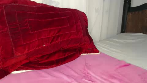 Snapshot of mireypeace chatting on February 8, 2:37 am mireypeace online show from February 8, 2:37 am