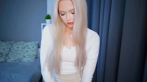 Snapshot of mirianscorgie chatting on October 15, 6:30 pm Elsa online show from October 15, 6:30 pm