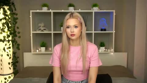 Snapshot of mirianscorgie chatting on October 27, 7:07 pm Elsa online show from October 27, 7:07 pm