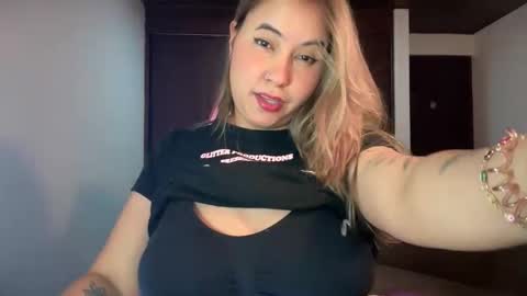 Snapshot of mirilinda chatting on September 22, 2:46 am mirilinda online show from September 22, 2:46 am