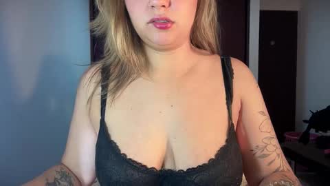 Snapshot of mirilinda chatting on October 28, 2:59 am mirilinda online show from October 28, 2:59 am