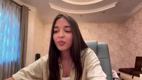Snapshot of mirnabranca chatting on August 1, 12:26 pm Mila online show from August 1, 12:26 pm