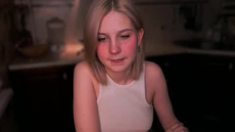 Snapshot of mirrameow chatting on November 28, 7:05 pm Mira online show from November 28, 7:05 pm