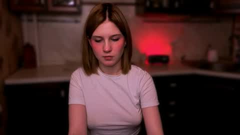 Snapshot of mirrameow chatting on December 18, 6:36 pm Mira online show from December 18, 6:36 pm