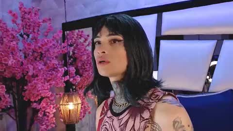     online show from March 5, 1:18 pm