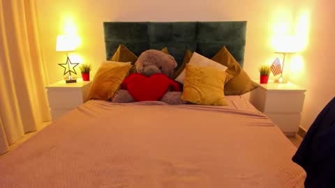 mishapallmer online show from October 10, 6:56 am