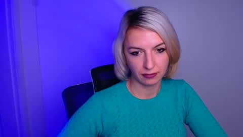 Snapshot of mishelle_blondie chatting on November 28, 1:58 pm Mishelle online show from November 28, 1:58 pm