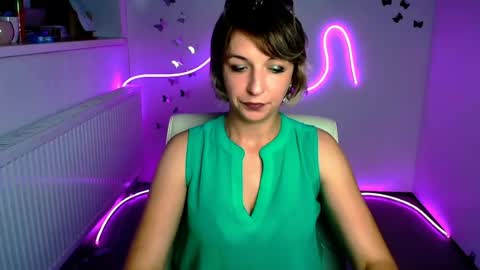 Snapshot of mishelle_blondie chatting on July 16, 5:46 am Mishelle online show from July 16, 5:46 am