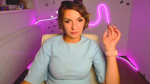 Snapshot of mishelle_blondie chatting on July 25, 12:03 pm Mishelle online show from July 25, 12:03 pm