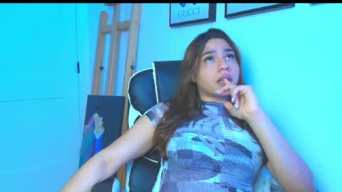 Snapshot of mishellhadid chatting on April 5, 6:43 am instagram mishell hadid online show from April 5, 6:43 am