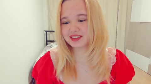 Snapshot of miss__selena chatting on January 19, 2:59 pm miss__selena online show from January 19, 2:59 pm