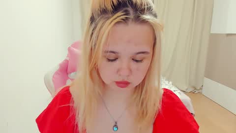 Snapshot of miss__selena chatting on January 25, 4:24 pm miss__selena online show from January 25, 4:24 pm