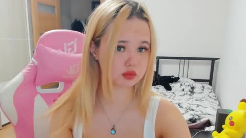 Snapshot of miss__selena chatting on February 4, 5:55 pm miss__selena online show from February 4, 5:55 pm