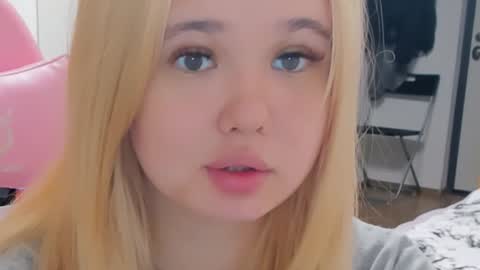 Snapshot of miss__selena chatting on February 5, 12:20 am miss__selena online show from February 5, 12:20 am