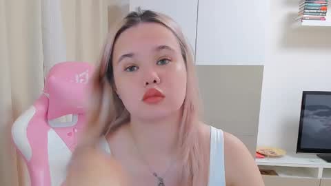 Snapshot of miss__selena chatting on February 21, 6:48 pm miss__selena online show from February 21, 6:48 pm