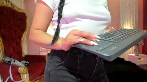 miss__star_ online show from April 28, 3:28 pm