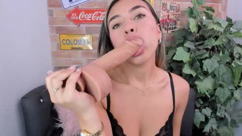 Snapshot of miss__zoe chatting on October 6, 6:05 pm Zoe online show from October 6, 6:05 pm