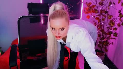 miss_alice_silver online show from October 3, 9:56 pm